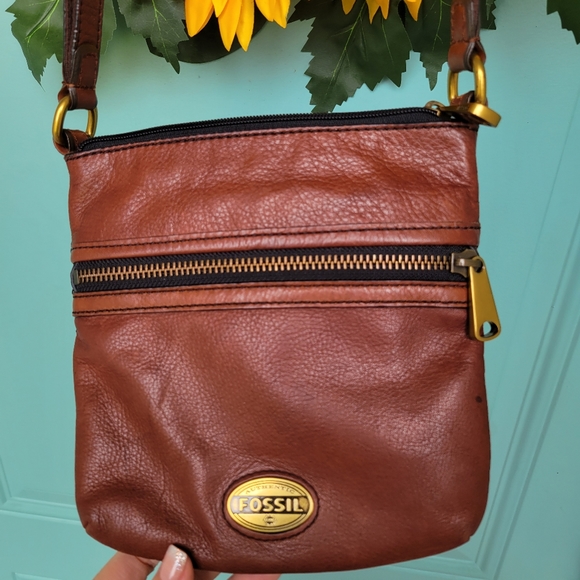 Fossil Handbags - FOSSIL CROSSBODY EUC